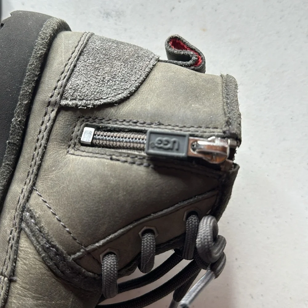 Ugg Neumel II Unisex Youth Charcoal Gray Lace Up Boots Waterproof Size 10 USED